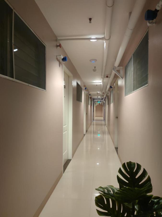 Glory Cubao Hotel 2*