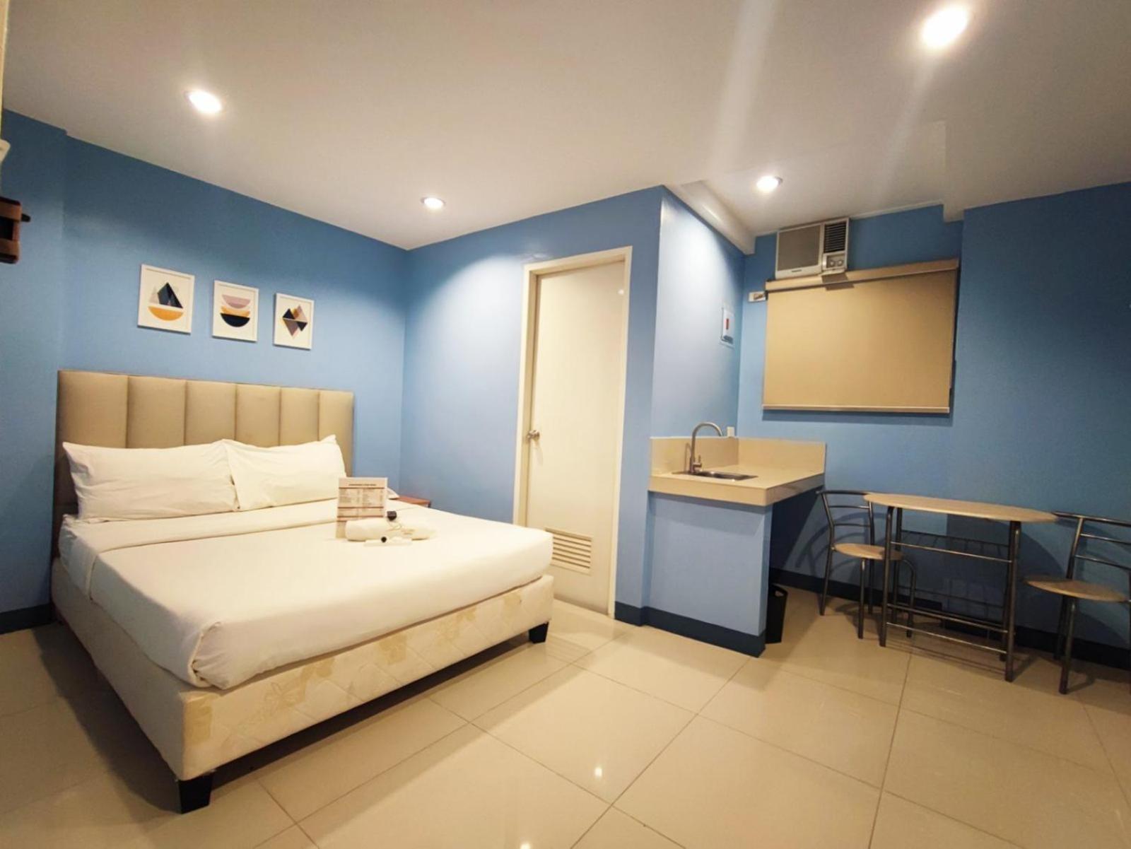 Glory Cubao Hotel